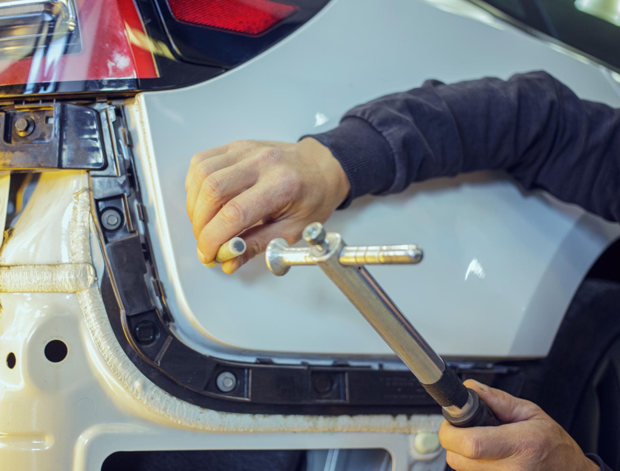 鈑金塗装作業風景